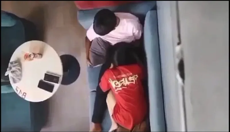 Quay lén gấu bú mút cho tình nhân nơi công cộng